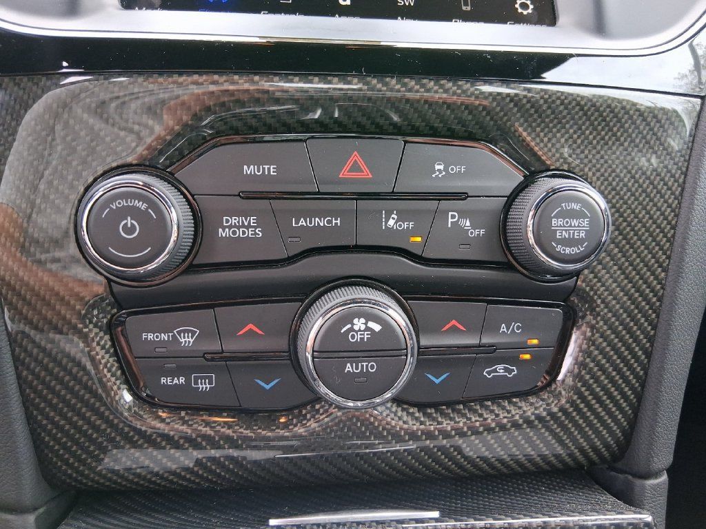 Used 2023 Chrysler 300 C RWD image 10