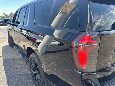 Used 2025 Chevrolet Suburban LS image 3