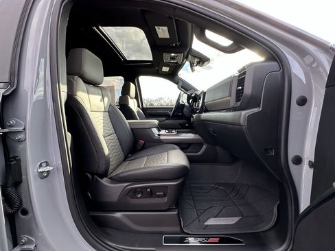 Used 2024 Chevrolet Silverado 2500 ZR2 w/ Technology Package image 15