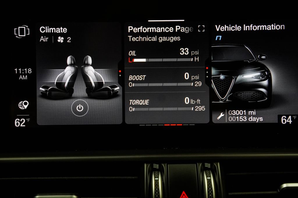 Used 2023 Alfa Romeo Giulia Veloce RWD image 32
