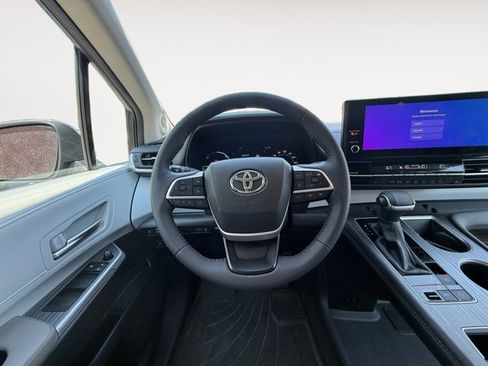 Used 2025 Toyota Sienna XLE w/ XLE Plus Package AWD/4WD image 14