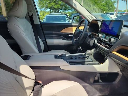 Used 2025 Toyota Grand Highlander FWD image 34