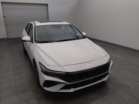 Used 2024 Hyundai Elantra Limited image 14