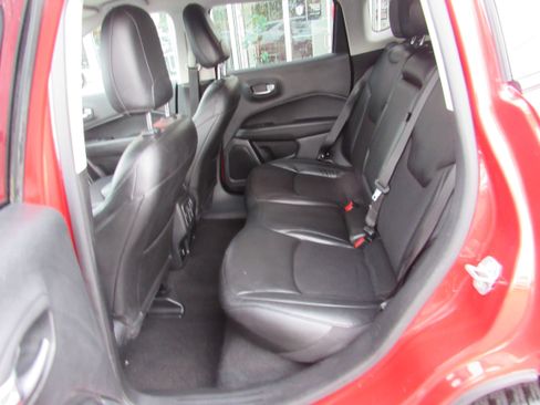 Used 2020 Jeep Compass Latitude FWD image 11