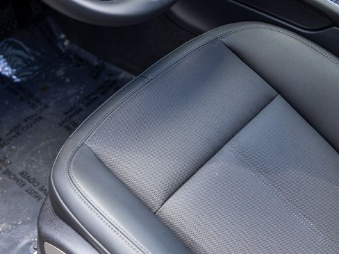 Certified 2025 Porsche Macan image 30