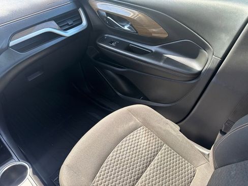 Used 2021 GMC Terrain SLE w/ Driver Convenience Package FWD image 14