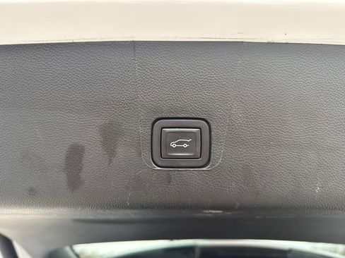 Used 2023 Chevrolet Traverse LT image 27