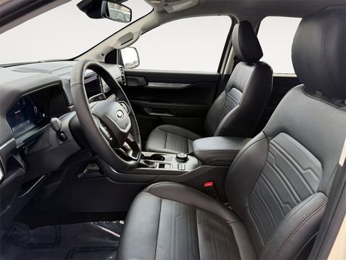 Used 2025 Ford Ranger Lariat w/ FX4 Off-Road Package image 10