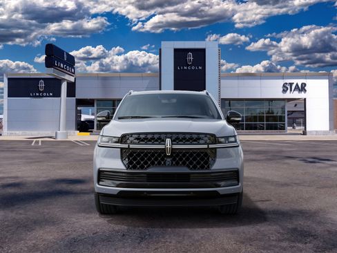 New 2027 Lincoln Navigator Reserve w/ Jet Appearance Package AWD/4WD image 3