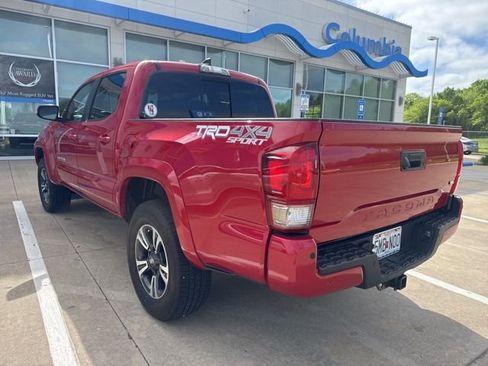 Used 2017 Toyota Tacoma TRD Sport AWD/4WD image 5