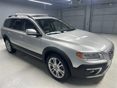 Used 2016 Volvo XC70 T5 Premier w/ Proximity Package image 8