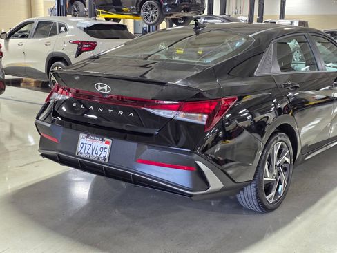 Certified 2025 Hyundai Elantra Sport FWD image 11