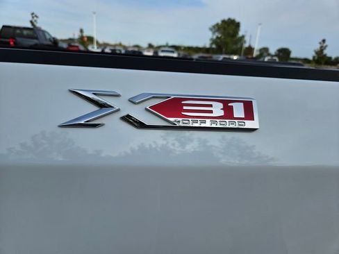 Used 2022 GMC Sierra 1500 SLT w/ X31 Off-Road Package image 10