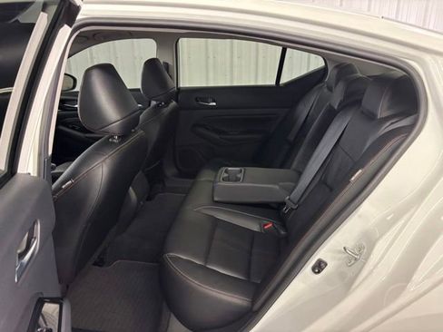 Used 2023 Nissan Altima 2.5 SR w/ SR Premium Package FWD image 12