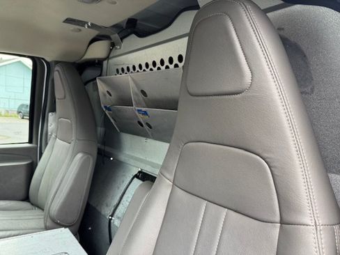 Used 2019 Chevrolet Express 3500 w/ Driver Convenience Package RWD image 18