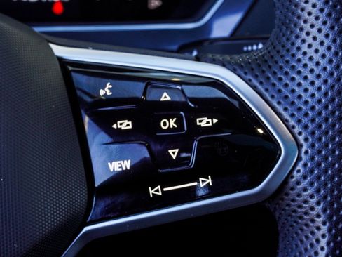 Used 2022 Volkswagen Tiguan SE R-Line image 29