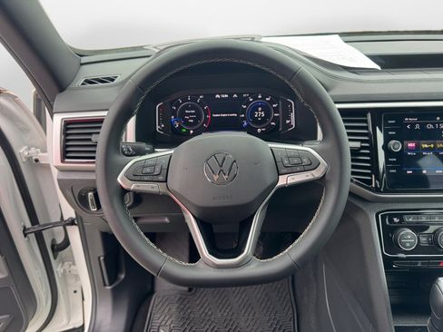 Used 2023 Volkswagen Atlas Cross Sport SE image 10
