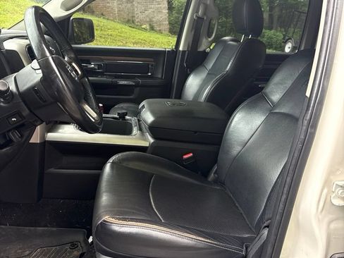 Used 2017 RAM 1500 Laramie w/ Convenience Group AWD/4WD image 10
