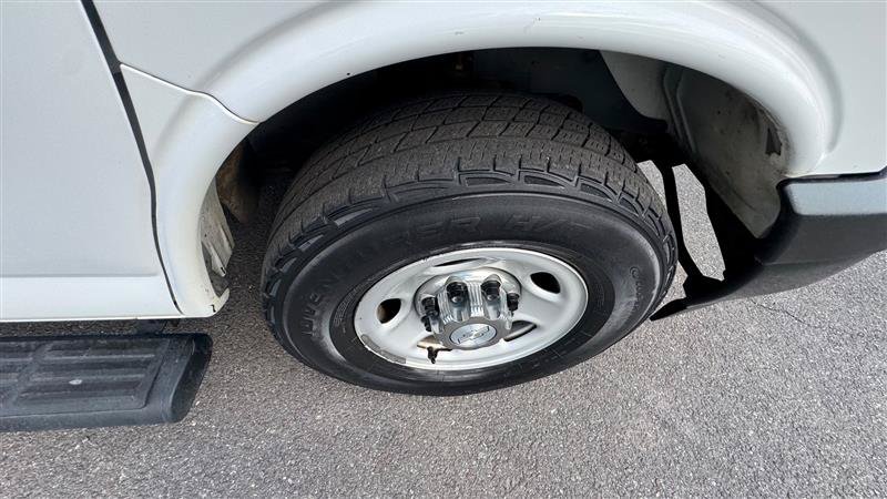 Used 2017 Chevrolet Express 3500 LS RWD image 28