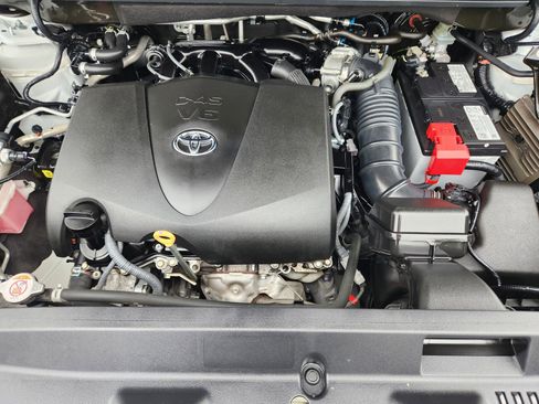 Used 2021 Toyota Highlander XLE FWD image 25