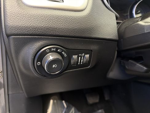 Used 2018 Jeep Compass Latitude w/ Popular Equipment Group AWD/4WD image 15