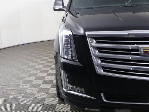 Used 2016 Cadillac Escalade Platinum image 17