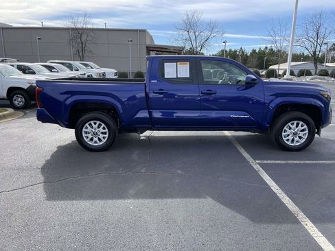Used 2025 Toyota Tacoma SR5 image 12