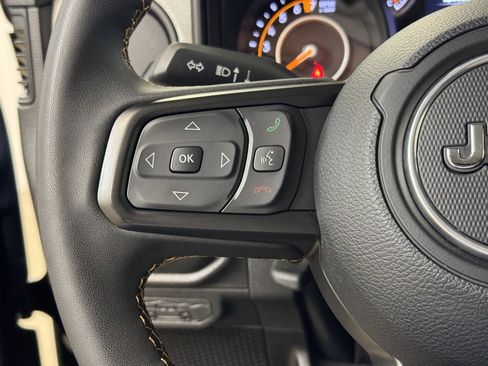 Used 2024 Jeep Gladiator Sport image 31