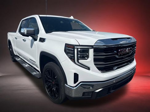 Certified 2022 GMC Sierra 1500 SLT w/ SLT Premium Plus Package AWD/4WD image 3