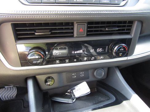 Used 2026 Nissan Rogue SV AWD/4WD image 15