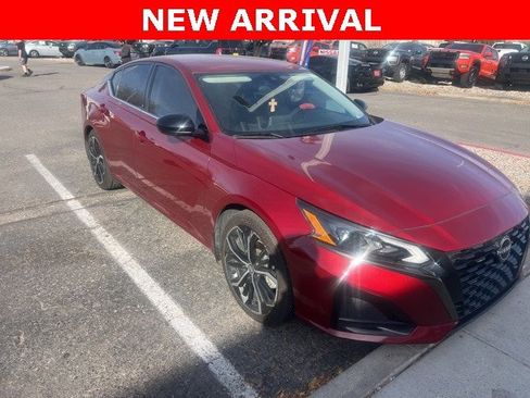 Used 2023 Nissan Altima 2.5 SR image 2