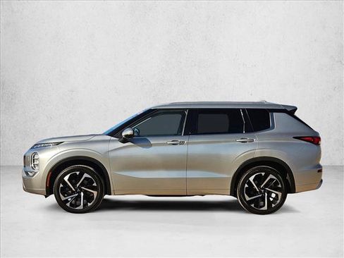 Used 2023 Mitsubishi Outlander SEL AWD/4WD image 9