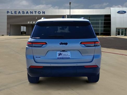 Used 2024 Jeep Grand Cherokee L Laredo image 4