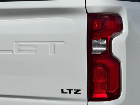 Certified 2021 Chevrolet Silverado 2500 LTZ w/ LTZ Plus Package image 32