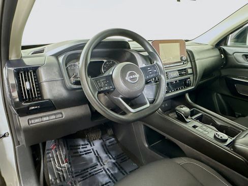 Used 2024 Nissan Pathfinder S image 9