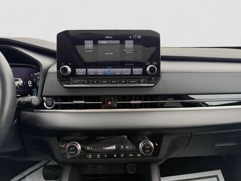 Used 2024 Mitsubishi Outlander SE image 15