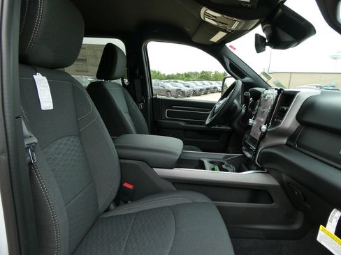 New 2026 RAM 2500 Big Horn AWD/4WD image 11