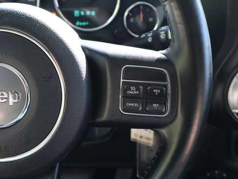 Used 2017 Jeep Wrangler Unlimited Sahara AWD/4WD image 35