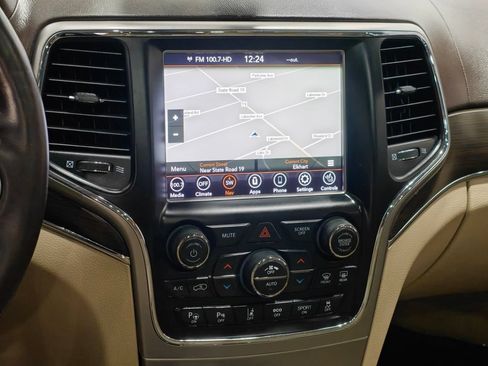 Used 2018 Jeep Grand Cherokee Overland AWD/4WD image 6