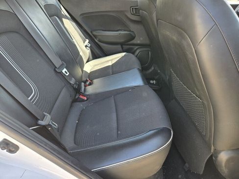 Used 2022 Hyundai Venue Limited FWD image 6