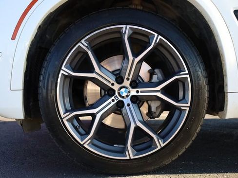 Used 2021 BMW X5 xDrive40i w/ M Sport Package image 8