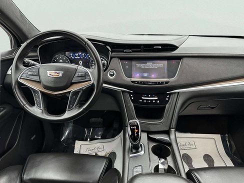 Used 2017 Cadillac XT5 Platinum w/ Driver Assist Package image 19