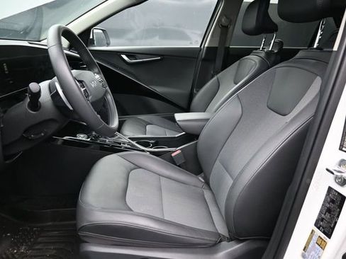 Used 2023 Kia Niro EX Touring FWD image 12