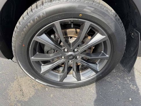 Used 2017 Ford Explorer XLT w/ Equipment Group 202A AWD/4WD image 8