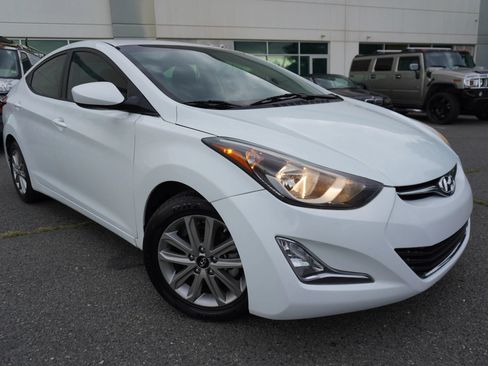 Used 2016 Hyundai Elantra SE w/ Option Group 02 FWD image 1