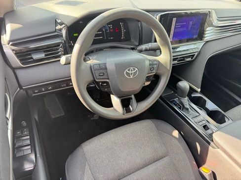 Used 2025 Toyota Camry LE image 18