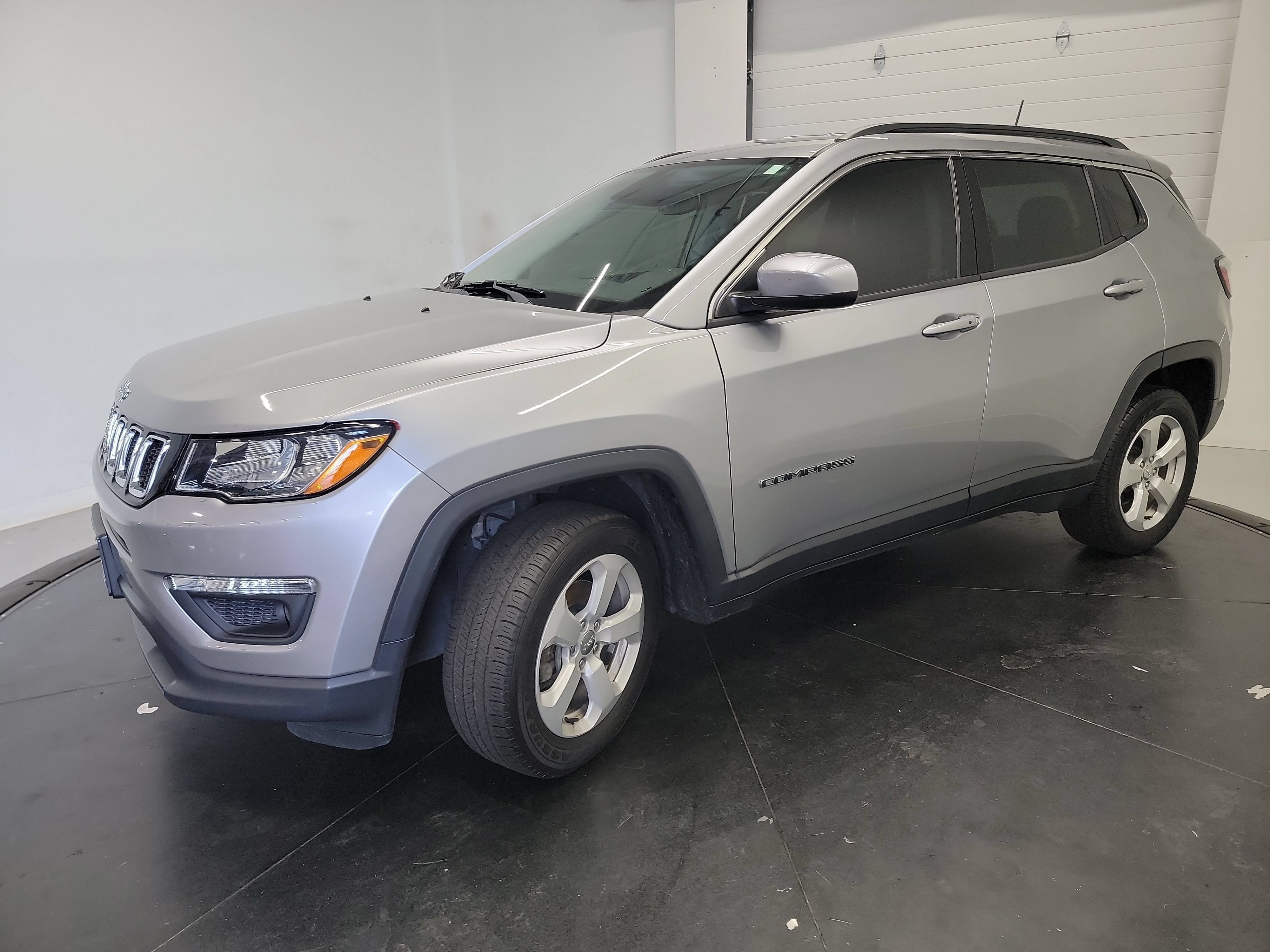 Used 2021 Jeep Compass Latitude w/ Convenience Group AWD/4WD image 3
