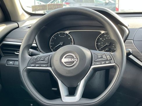 Used 2025 Nissan Altima 2.5 SV image 28