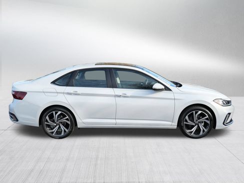 Certified 2025 Volkswagen Jetta SEL image 8