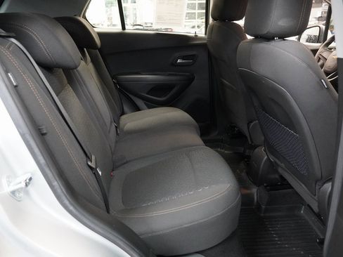 Used 2021 Chevrolet Trax LS image 27